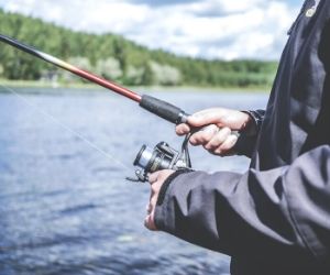 hands fishing